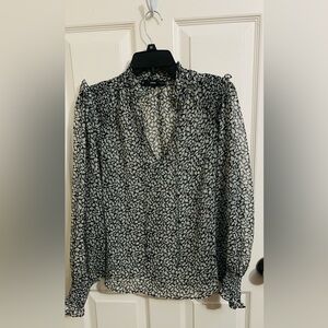 Mango sheer White/Black blouse
Size 6
Only worn once - Good Condition